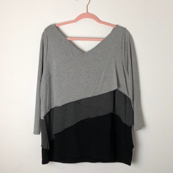 Vince Camuto Tops - Vince Camuto knit V neck long sleeve top